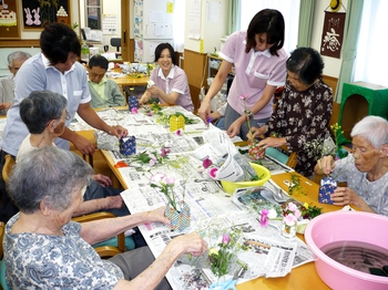 生け花や陶芸、季節の行事も充実しています。